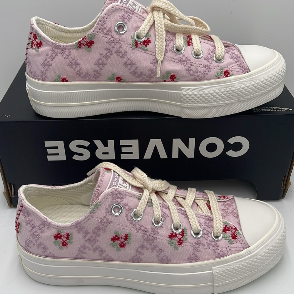 Converse WMNS Platform Sneakers A13660C
CTAS LIFT OX
SUMMIT PINK/VINTAGE WHITE - Picture 2 of 16